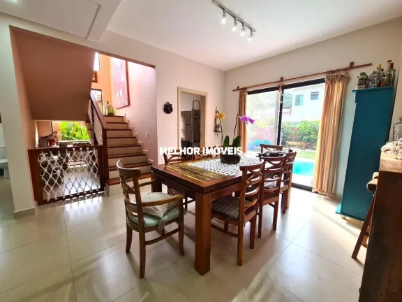 Imagem Casa Duplex á venda com 4 dormitórios localizada na praia Mariscal em Bombinhas.