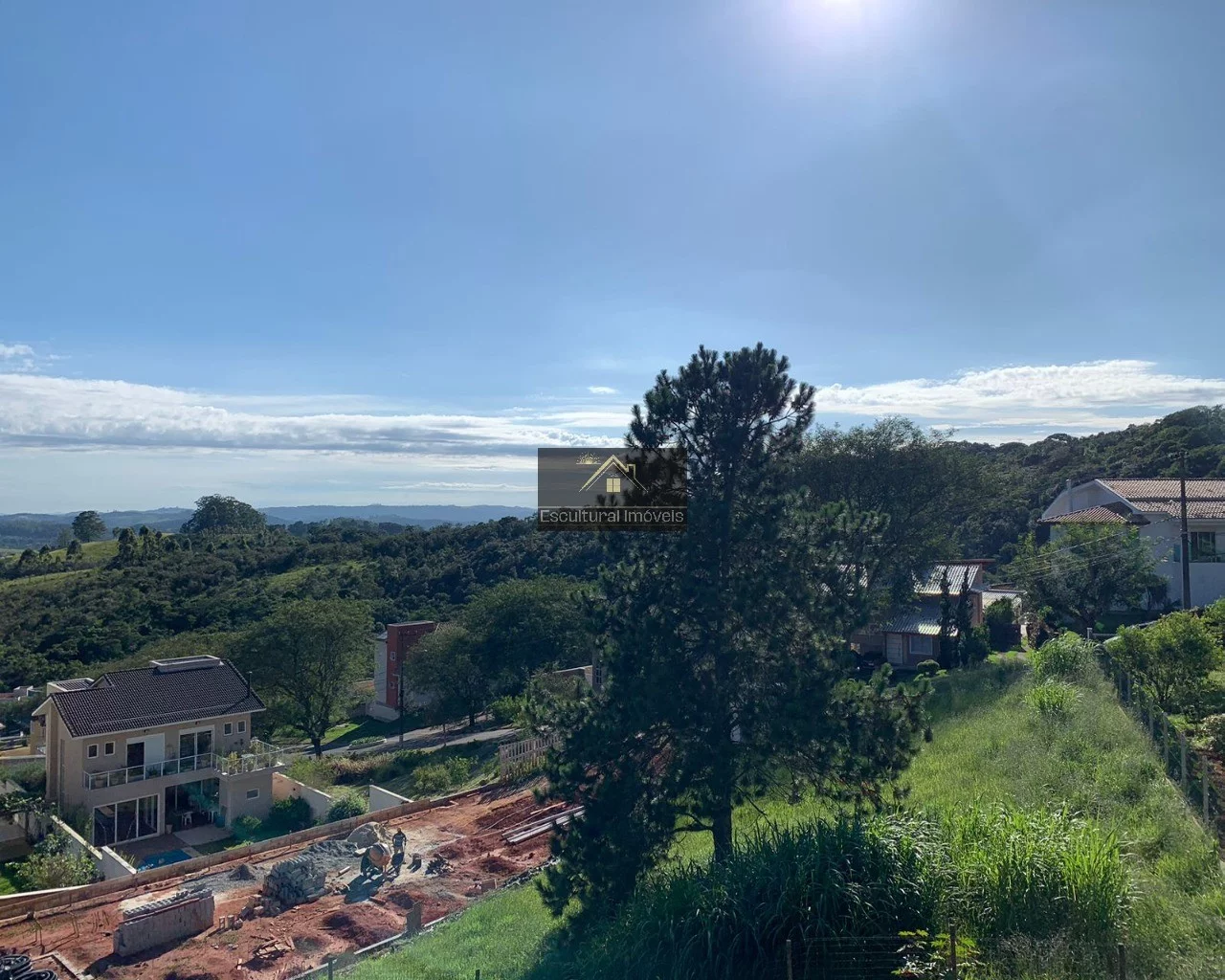 CASA CONDOMÍNIO FECHADO PRÓXIMO SÃO ROQUE 250 METROS DA RODOVIA RAPOSO TAVARES 4 DORMITÓRIOS 1 SUÍTE SALA LAREIRA 4 VAGAS VARANDA SEGURANÇA LAZER