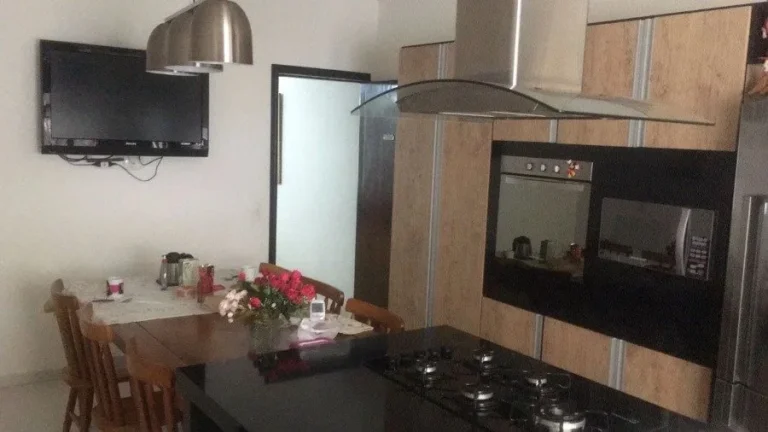 Imagem Sobrado para Venda por R$1.050.000,00 com 300m², 5 dormitórios, 1 suite e 3 vagas - Jardim helena , São paulo / SP - Cód. 12704