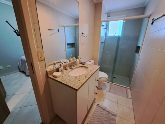 Imagem PRÉDIO FRENTE AO MAR NA ASTÚRIAS, APARTAMENTO COM 4 SUÍTES, 2 VAGAS PARA AUTO.
