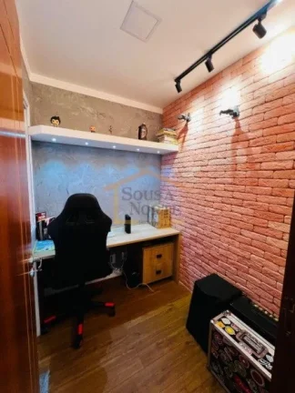Imagem Casa em condomínio com 2 dormitórios, sendo 1 com closet, sala integrada à cozinha americana, esc...