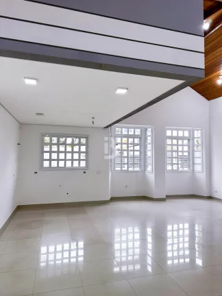 Imagem Casa Comercial para Alugar na Vila Isabel | 195m² com Pé Direito Duplo e Salas Integradas – Ideal para Escritórios, Clínicas e Empresas