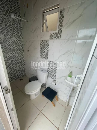 Imagem Casa à Venda na Zona Norte de Londrina com Piscina, 2 Quartos, Escritório e Excelente Localização Próxima à Av. Saul Elkind