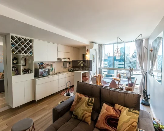 Imagem NO CORAÇÃO DO CHARMOSO BADALADO BAIRRO ITAIM APARTAMENTO DUPLEX 49,32 M 1 DORMITÓRIO SUÍTE SALA 2 AMBIENTES COZINHA ABERTA AR-CONDICIONADO 1 VAGA