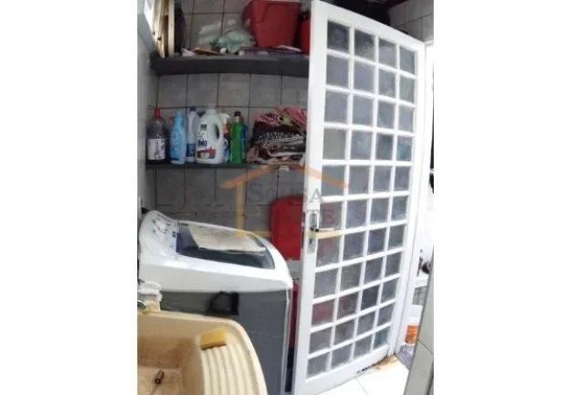 Imagem Sobrado espaçoso em condomínio fechado, com 134 m² de área útil, distribuídos em 4 dormitório...