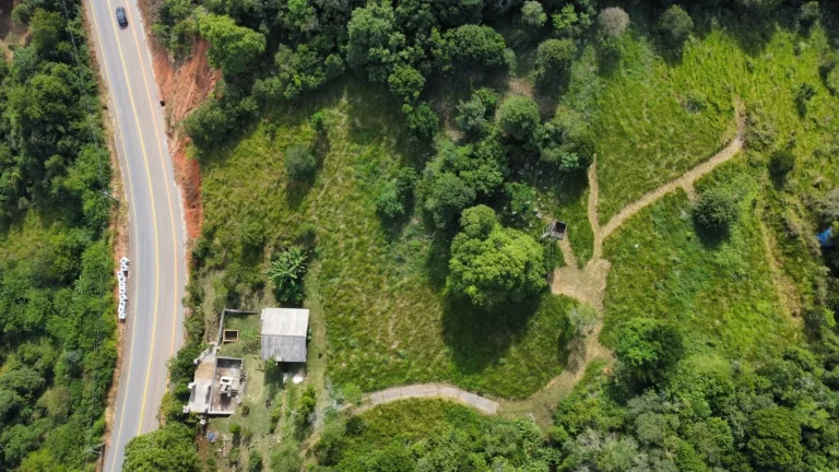Imagem Terreno de 800m² à venda em condomínio exclusivo em Paulo Lopes-SC - Imperdível!