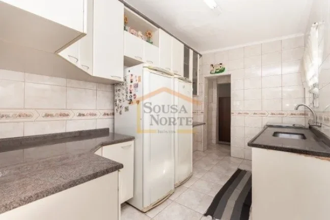 Imagem Sobrado 3 dormitórios, 2 banheiros, possui sala ampla e bem iluminada, cozinha funcional com espaç...