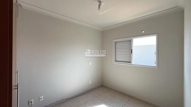 Imagem Apartamento de 3 dormitórios com churrasqueira e suíte no Condomínio Residencial Inatalândia III, no bairro Olinda, em Uberaba!
