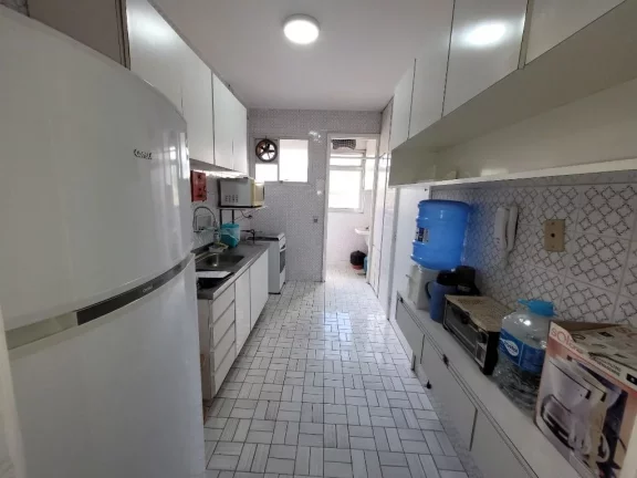 Imagem PITANGUEIRAS- UMA QUADRA DO MAR , LOCALIZAÇÃO ESPETACULAR , 02 VAGAS DE GARAGEM NO PRÉDIO.