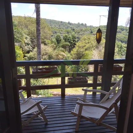 Imagem Bela Casa à Venda no Condomínio Clube da Montanha em Atibaia