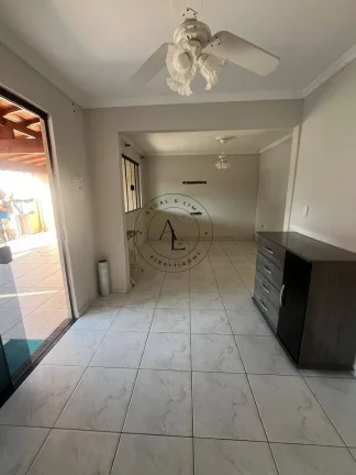 Imagem Casa Aconchegante com Edícula no Jardim São Marcos, Valinhos - SP!