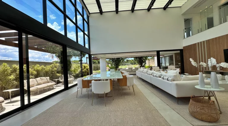 Imagem Mansão à Venda na Riviera, Módulo 16, com Vista para Campo de Golfe