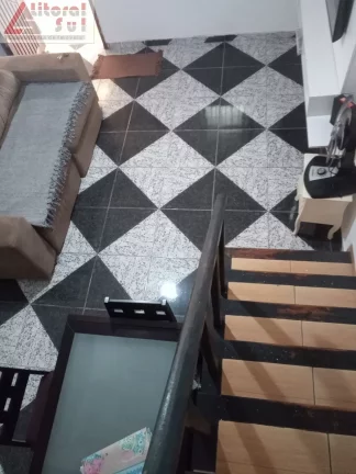Imagem Casa à venda em Praia Grande-SP, bairro Maracanã: 2 quartos, 1 suíte, sala, 2 banheiros, 1 vaga e 75m² de área. Imperdível!