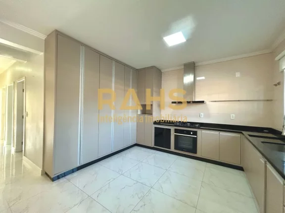 Imagem Excelente residência com 5 quartos, sendo 4 suítes, em condomínio fechado localizado no bairro Gl...