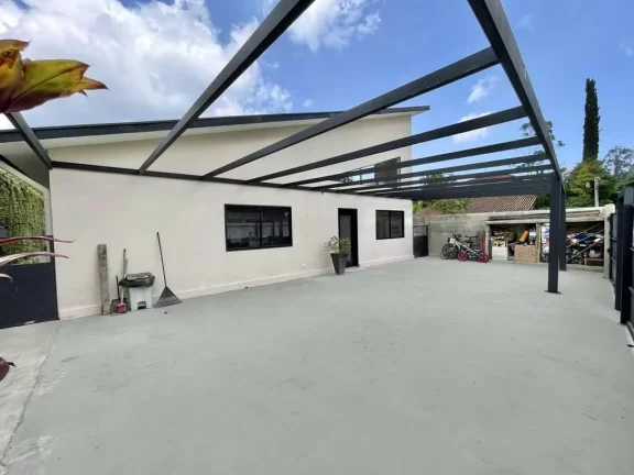 Imagem Nova, TÉRREA c/ piscina, em rua fechada no Miolo da Granja!