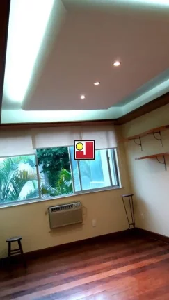 Imagem Vendo 3Q Jardim Europa, em frente ao BarraShopping, dependências, 2 vagas, churrasqueira, quadra poli, campo de futebol e volei de praia, pier, balsa