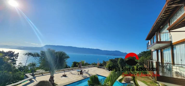 Imagem Casa Espetacular a Venda de Frente Para o Mar, em Ilhabela/SP.