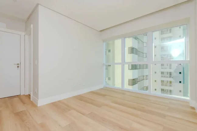 Imagem Apartamento com 3 suítes e 3 vagas de garagem em Balneário Camboriú
