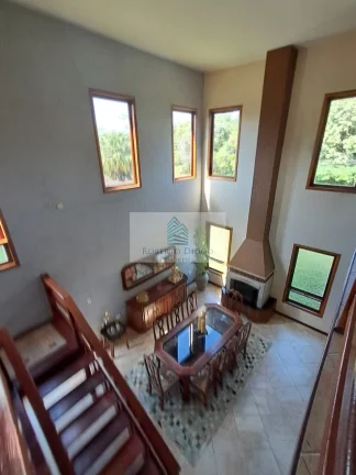 Imagem Imperdível: Casa à venda em Itatiaia-RJ, 5 quartos, 2 suítes, 1 sala, 5 banheiros, 4 vagas, 373,64m² de área. Confira já!
