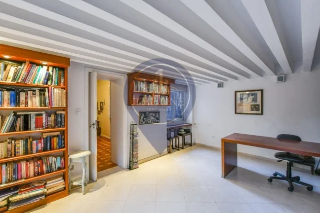 Imagem Casa de luxo na Vila Mariana: 4 quartos, 4 suítes, 2 salas, 6 banheiros, 2 vagas de garagem, 257m² - São Paulo-SP
