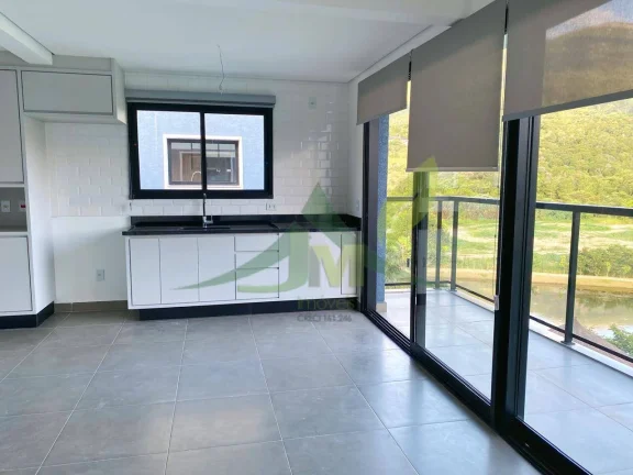 Imagem Cobertura Duplex com localização e vista exclusiva no Cond. Vila dos Lagos