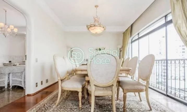 Imagem Belíssimo apartamento com 350m² de área privativa, 5 dormitórios ( 2 suítes ) e 4 vagas na gara...