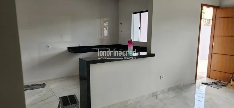 Imagem Casa no Colúmbia com 84m², 3 quartos (1 suíte), sala ampla, cozinha espaçosa, garagem para 2 camionetas e potencial de aproveitamento do subsolo.