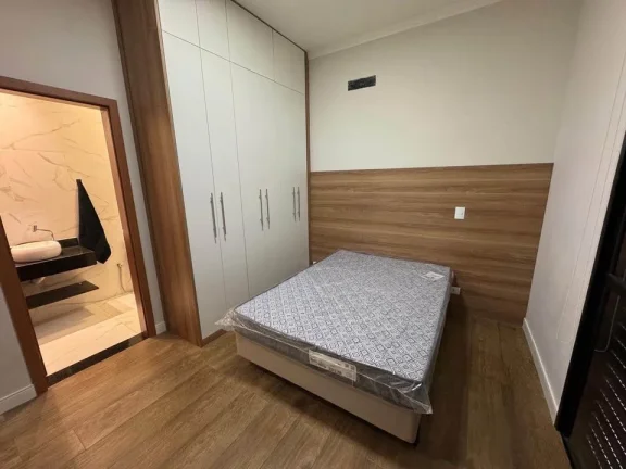 Imagem Casa térrea moderna e completa em condomínio fechado, semi mobiliada.