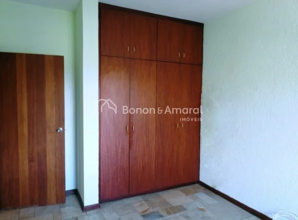 Imagem Linda casa à venda em condomínio fechado na região nobre de Sousas, a casa compõe:
4 quartos tod...