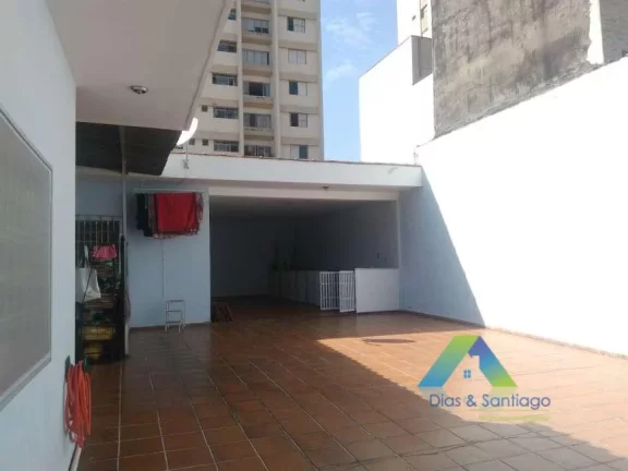 Imagem Casa com 250 m² área construída, terreno total de 400 m².