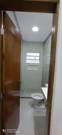 Imagem Casa sobreposta baixa NOVA a venda com 2 dormitórios, garagem, quintal.