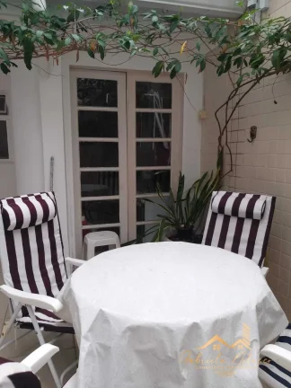 Imagem Excelente Casa à Venda no Boqueirão em Santos: Espaço, Conforto e Comodidade em um Sobrado Charmoso