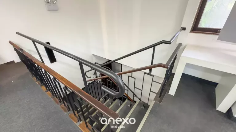 Imagem Casa comercial ampla para locação em Blumenau – 246m², 6 salas e vagas de garagem
