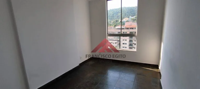 Imagem Apartamento de sala dois quartos e vaga de garagem,em excelente localização em Santa Rosa(Pé pequeno)colado a todo comércio do largo do Marrão,Bancos