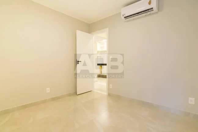 Imagem Apartamento à venda em Copacabana, 2quartos, 75m2, Rua Inhangá.