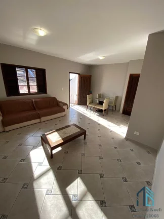 Imagem Sobrado em condomínio, 03 quartos c/suíte, área Gourmet com Churrasqueira no Bairro Guabirotuba em Curitiba PR