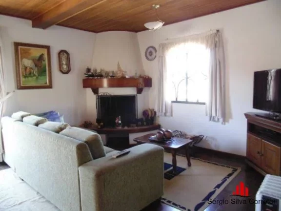 Imagem Casa a venda com 03 quartos na Região do Portal de Campos do Jordão.