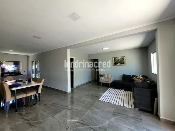 Imagem Casa no Jardim São Vicente Palotti com 3 dormitórios (1 suíte), sala ampla, cozinha, 2 banheiros, 3 vagas de garagem e 165m² construídos em terreno de 250m²
