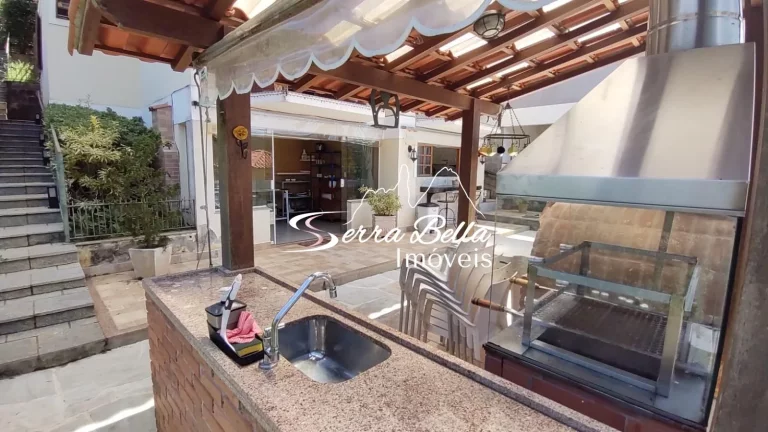 Imagem Casa com 4 dormitórios à venda, 200 m² por R$ 840.000,00 - Albuquerque - Teresópolis/RJ