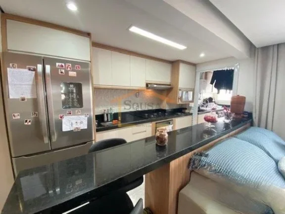 Imagem Apartamento com 82 m² de área útil, 3 dormitórios sendo 1 suíte, piso de madeira nos dormitóri...