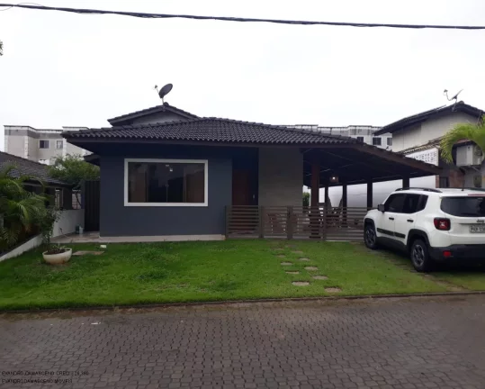 Imagem Casa de Alto Padrão em Condomínio à Venda em Camaçari-BA - 3 quartos, 1 suíte, 2 salas, 1 banheiro, 4 vagas, 130,00 m².
