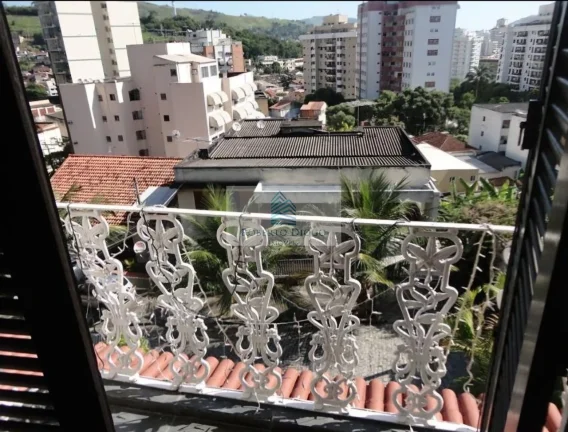 Imagem Casa de luxo em condomínio no Santa Rosa, Niterói-RJ: 4 quartos, 1 suíte, 2 banheiros, 2 vagas de garagem, 450m²