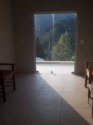 Imagem VENDO ESTA LINDA CASA NO CENTRO DE NOVA FRIBURGO.