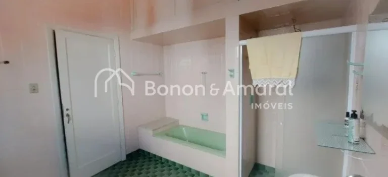 Imagem Casa em localização estratégica no coração do Guanabara, ideal para fins residenciais ou comerc...