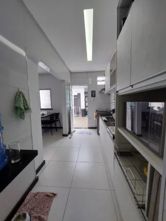 Imagem Casa de rua à venda no bairro Suissa - 2 suítes, 2 vagas de garagem - 165m²