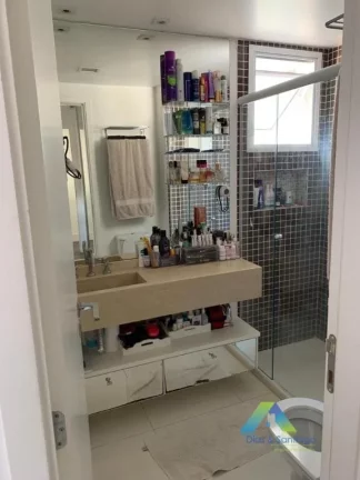 Imagem Lindo apartamento alto padrão a 10 minutos da estação do metro Praça da Arvore 3 suítes, 3 vagas, lazer completo localização altamente privilegiada.