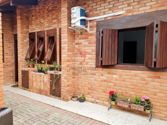 Imagem Casa na Praia com 5 Vagas de Garagem, frente mar , em Balneário Piçarras, Santa Catarina