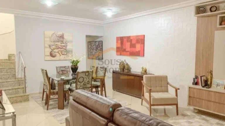 Imagem Sobrado reformado com 313 m² de área útil, possui 5 dormitórios, sendo 3 suítes, 6 banheiros, 4...