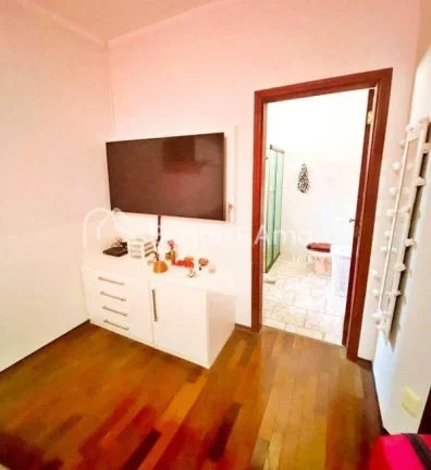 Imagem Linda casa térrea a venda, localizada em uma bela avenida arborizada da Cidade Universitária, pró...