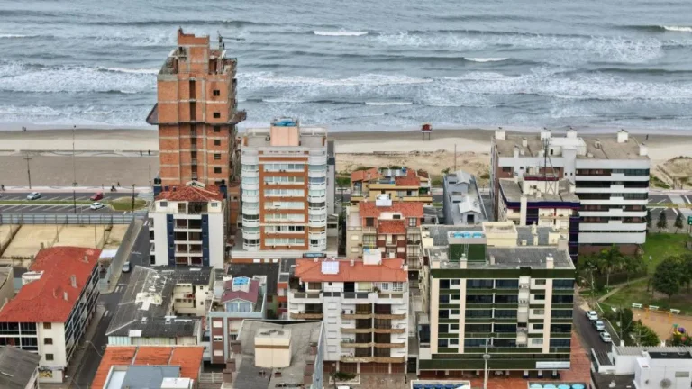 Imagem Apartamento 2Dórmitórios dependência - Bairro Centro